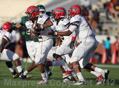 Thumbnail 2 in Arlington vs. Cedar Hill (UIL 5A Division 2 Regional Playoff) photogallery.