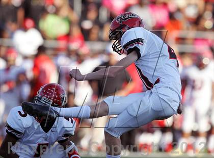 Thumbnail 1 in Arlington vs. Cedar Hill (UIL 5A Division 2 Regional Playoff) photogallery.