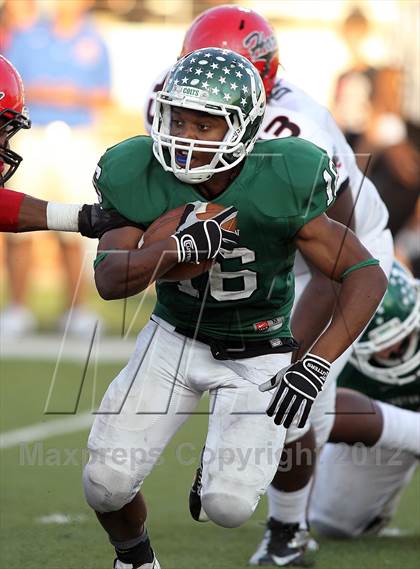 Thumbnail 1 in Arlington vs. Cedar Hill (UIL 5A Division 2 Regional Playoff) photogallery.