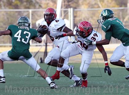 Thumbnail 2 in Arlington vs. Cedar Hill (UIL 5A Division 2 Regional Playoff) photogallery.