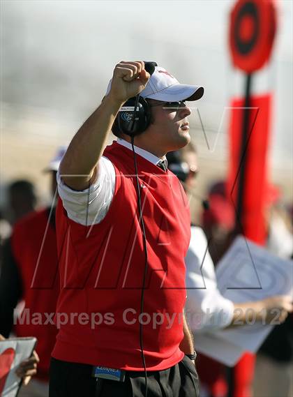 Thumbnail 2 in Arlington vs. Cedar Hill (UIL 5A Division 2 Regional Playoff) photogallery.