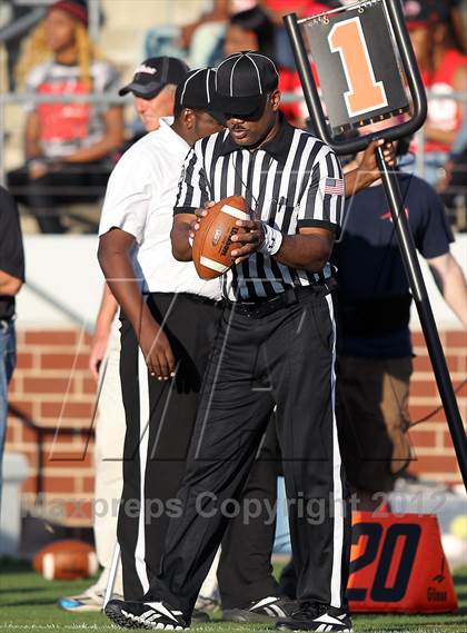 Thumbnail 3 in Arlington vs. Cedar Hill (UIL 5A Division 2 Regional Playoff) photogallery.
