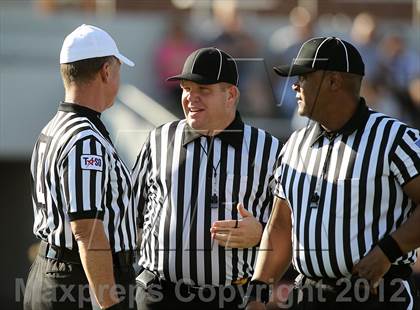 Thumbnail 2 in Arlington vs. Cedar Hill (UIL 5A Division 2 Regional Playoff) photogallery.
