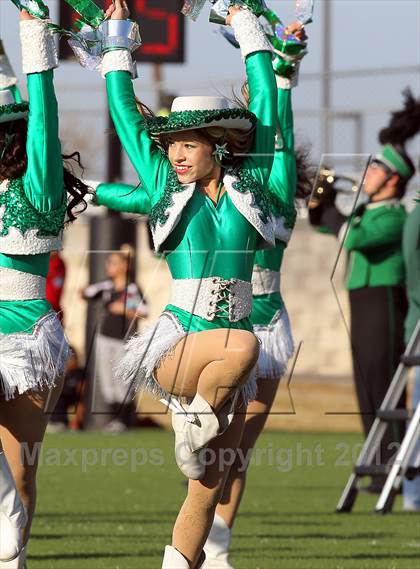 Thumbnail 3 in Arlington vs. Cedar Hill (UIL 5A Division 2 Regional Playoff) photogallery.