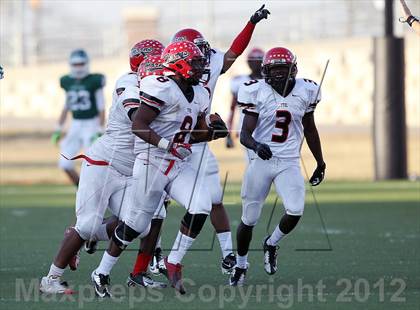 Thumbnail 2 in Arlington vs. Cedar Hill (UIL 5A Division 2 Regional Playoff) photogallery.