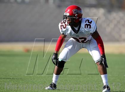 Thumbnail 3 in Arlington vs. Cedar Hill (UIL 5A Division 2 Regional Playoff) photogallery.