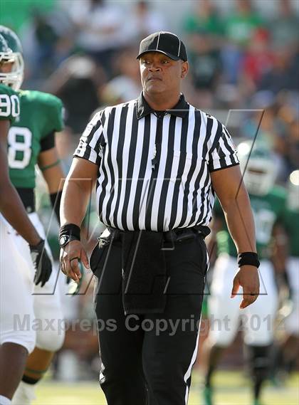 Thumbnail 1 in Arlington vs. Cedar Hill (UIL 5A Division 2 Regional Playoff) photogallery.