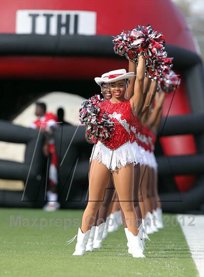 Thumbnail 3 in Arlington vs. Cedar Hill (UIL 5A Division 2 Regional Playoff) photogallery.