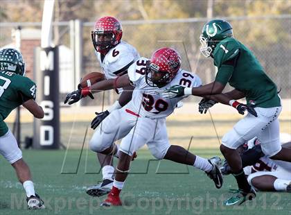 Thumbnail 1 in Arlington vs. Cedar Hill (UIL 5A Division 2 Regional Playoff) photogallery.