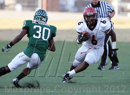 Thumbnail 1 in Arlington vs. Cedar Hill (UIL 5A Division 2 Regional Playoff) photogallery.
