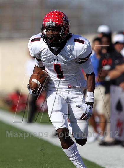 Thumbnail 3 in Arlington vs. Cedar Hill (UIL 5A Division 2 Regional Playoff) photogallery.