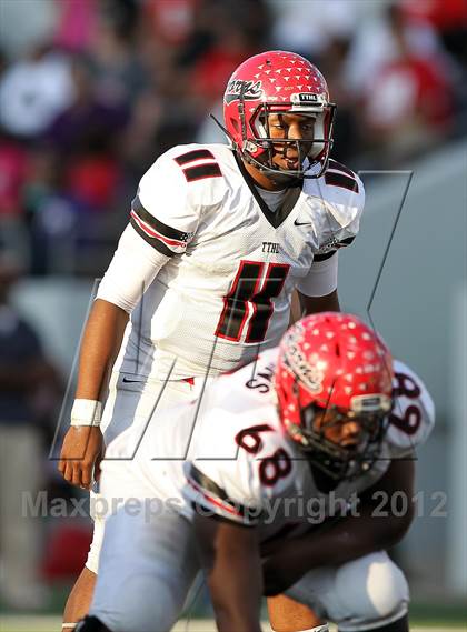 Thumbnail 2 in Arlington vs. Cedar Hill (UIL 5A Division 2 Regional Playoff) photogallery.