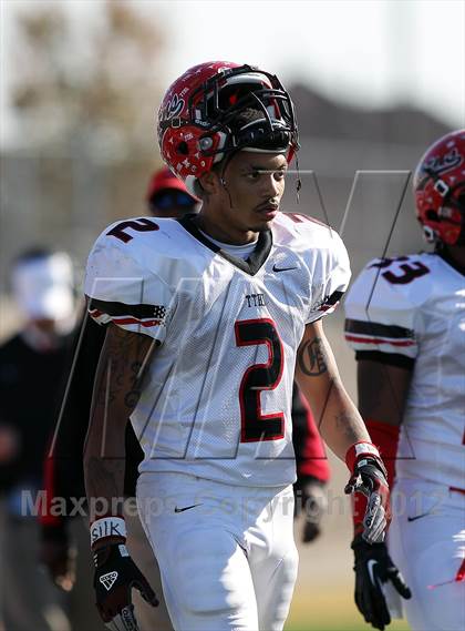 Thumbnail 3 in Arlington vs. Cedar Hill (UIL 5A Division 2 Regional Playoff) photogallery.