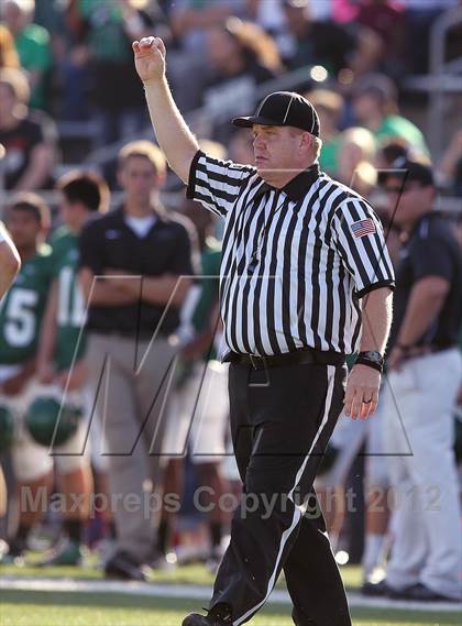 Thumbnail 1 in Arlington vs. Cedar Hill (UIL 5A Division 2 Regional Playoff) photogallery.