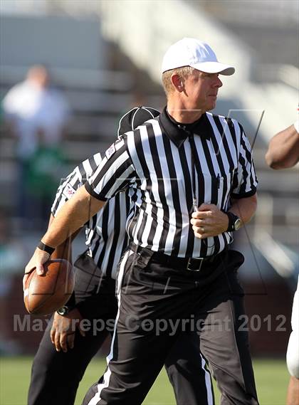 Thumbnail 1 in Arlington vs. Cedar Hill (UIL 5A Division 2 Regional Playoff) photogallery.
