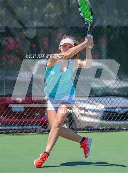 Thumbnail 1 in NCHSAA 3A Mid-East Regionals - Singles photogallery.