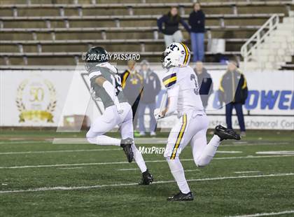 Thumbnail 1 in Massapequa vs. William Floyd (Division I Championship) photogallery.