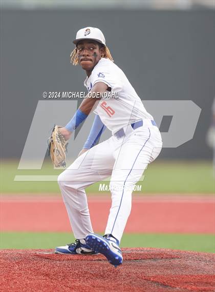Thumbnail 2 in St. Louis Catholic vs. St. Thomas More (LHSAA Division II Select Semifinal) photogallery.