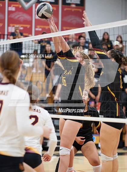 Thumbnail 3 in Las Lomas @ Northgate photogallery.