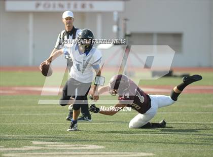 Thumbnail 2 in JV: Point Loma vs Ramona photogallery.