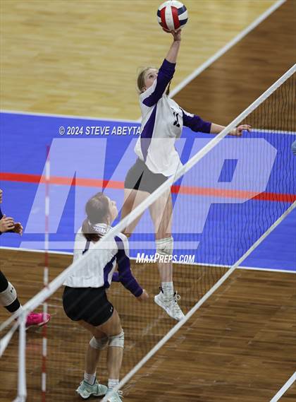 Thumbnail 2 in Rye vs. Vail Christian (CHSAA 2A 1st Round) photogallery.