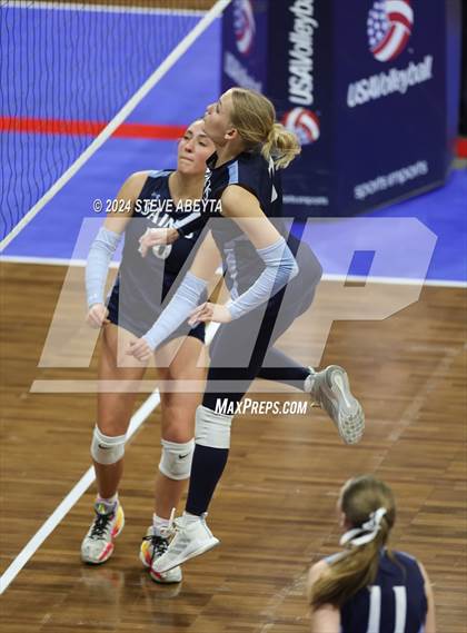Thumbnail 2 in Rye vs. Vail Christian (CHSAA 2A 1st Round) photogallery.