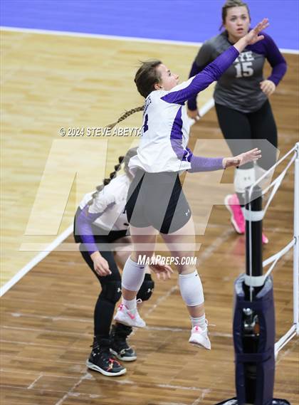 Thumbnail 3 in Rye vs. Vail Christian (CHSAA 2A 1st Round) photogallery.