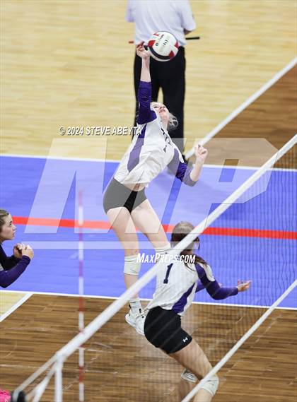 Thumbnail 2 in Rye vs. Vail Christian (CHSAA 2A 1st Round) photogallery.