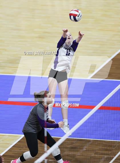 Thumbnail 3 in Rye vs. Vail Christian (CHSAA 2A 1st Round) photogallery.
