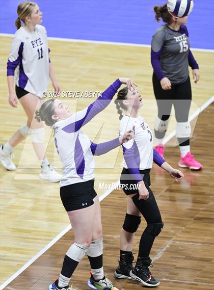 Thumbnail 2 in Rye vs. Vail Christian (CHSAA 2A 1st Round) photogallery.