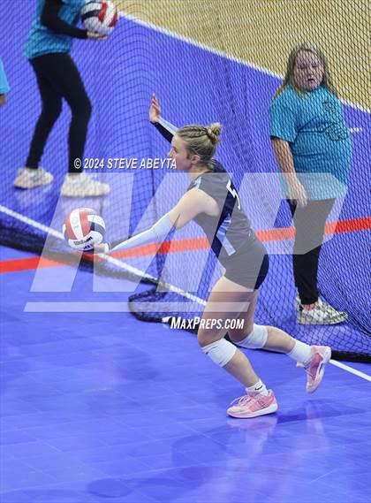Thumbnail 2 in Rye vs. Vail Christian (CHSAA 2A 1st Round) photogallery.