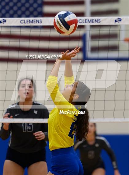 Thumbnail 3 in Smithson Valley @ Clemens photogallery.