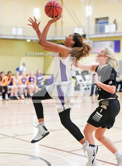 Thumbnail 2 in Fremont vs. Mesa (Nike Tournament of Champions) photogallery.