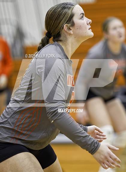 Thumbnail 2 in JV: Grand Saline vs Mineola photogallery.