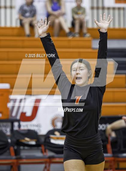 Thumbnail 3 in JV: Grand Saline vs Mineola photogallery.