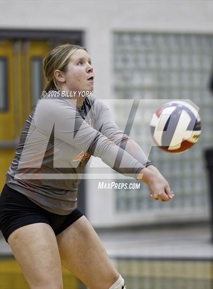 Thumbnail 3 in JV: Grand Saline vs Mineola photogallery.