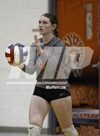 Thumbnail 2 in JV: Grand Saline vs Mineola photogallery.