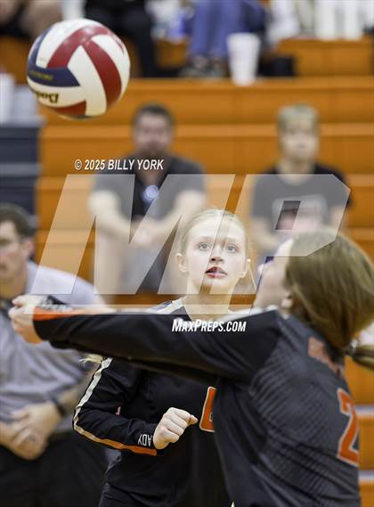 Thumbnail 2 in JV: Grand Saline vs Mineola photogallery.