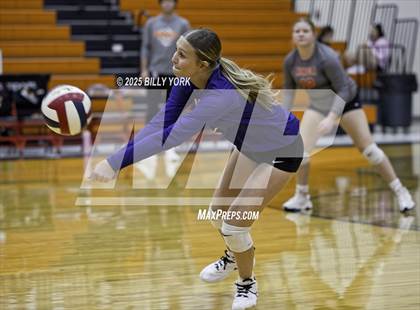 Thumbnail 2 in JV: Grand Saline vs Mineola photogallery.