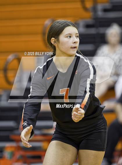 Thumbnail 3 in JV: Grand Saline vs Mineola photogallery.