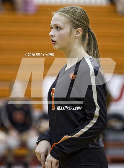 Thumbnail 2 in JV: Grand Saline vs Mineola photogallery.