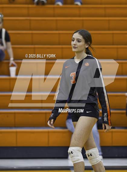 Thumbnail 2 in JV: Grand Saline vs Mineola photogallery.