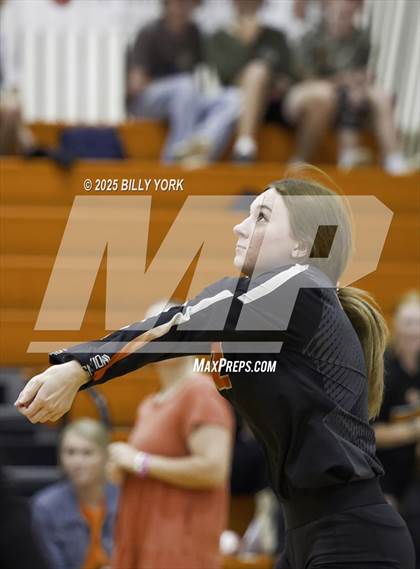 Thumbnail 2 in JV: Grand Saline vs Mineola photogallery.