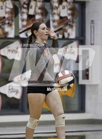 Thumbnail 2 in JV: Grand Saline vs Mineola photogallery.
