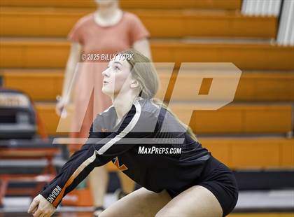 Thumbnail 3 in JV: Grand Saline vs Mineola photogallery.