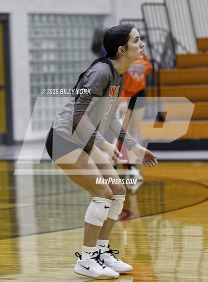 Thumbnail 3 in JV: Grand Saline vs Mineola photogallery.
