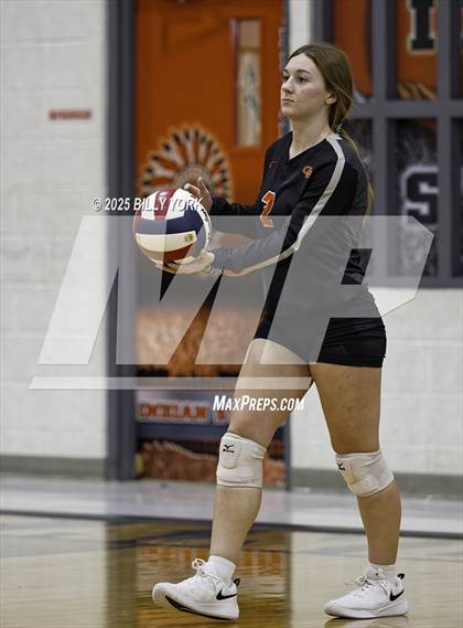 Thumbnail 1 in JV: Grand Saline vs Mineola photogallery.