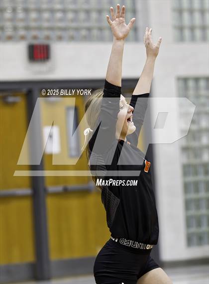 Thumbnail 2 in JV: Grand Saline vs Mineola photogallery.