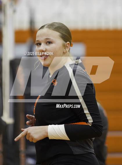 Thumbnail 2 in JV: Grand Saline vs Mineola photogallery.