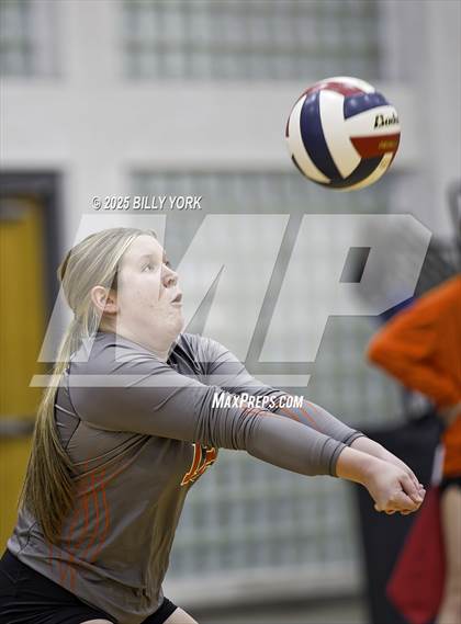 Thumbnail 3 in JV: Grand Saline vs Mineola photogallery.